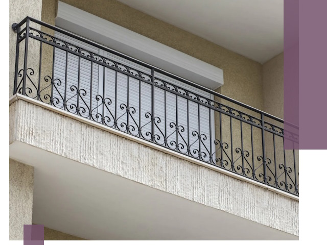 Балконные ограждения из металла и стекла в Людинове для домов