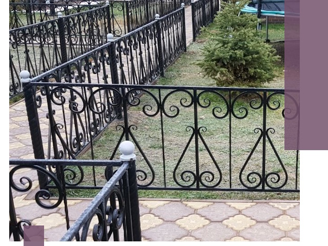 Кованые газонные ограждения под ключ в Людинове